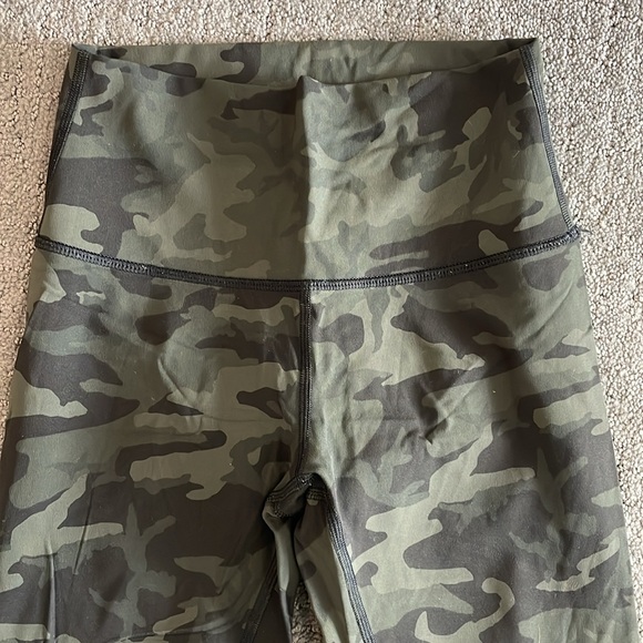 Lululemon Women’s Leggings - Picture 3 of 3